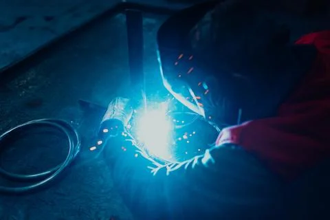 Close up of the steel welding process. Work in the heavy steel industry Stock-Fotos
