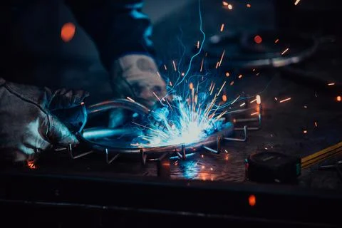 Close up of the steel welding process. Work in the heavy steel industry Foto stock