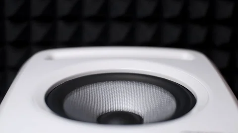 Close of Stereo System with Bass playing Music Vídeos de archivo 124087425