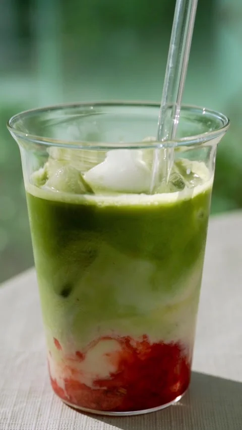 Close up of stirring iced strawberry matcha latte Stock Footage 341507032