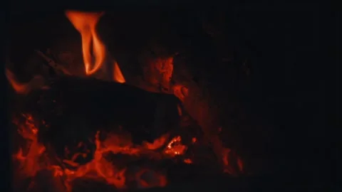Close-up of a stove in a house with a fire burning in it. 库存影片 331286540