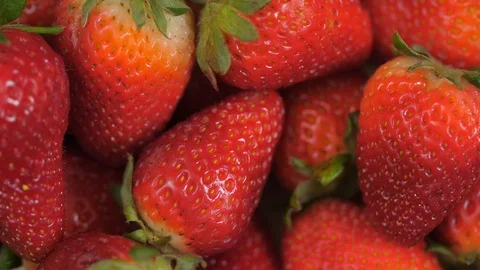 Close up of strawberries spinning 04 Vídeo Stock 110887641