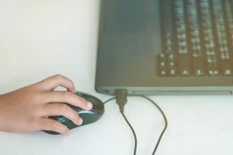 Close up to Student hands practice drawing art by computer in cl Foto stock