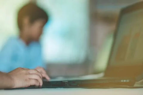 Close up to Student hands practice drawing art by computer in cl Foto stock