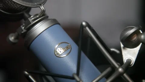 Close-Up of Studio Condenser Microphone in Music Studio Vidéo 341468701