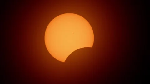 Close-up of the sun and its total eclipse in Canada March 2024 Vídeo Stock 275750132