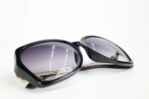 Close-up of sunglasses on white background Stockfoto's