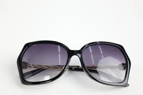 Close-up of sunglasses on white background Fotos de archivo
