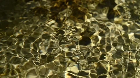 Close up of sunlight effects of the water in a mountain riverbed (slow motion) 스톡 동영상 211746081