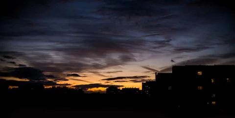 Close up on sunset sky texture or background in the city Foto stock