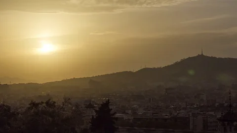 Close-up Sunset timelapse over cityscape of Barcelona, Spain 库存影片 79349404