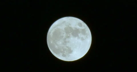 Close-up of the supermoon and craters Vídeos de archivo 61548969