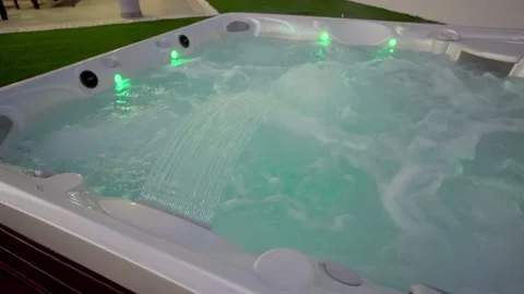 Close-up of the surface of a modern hot tub for relaxation therapy and Vidéo 183383299
