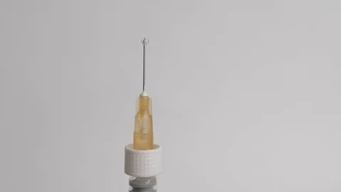 Close-up of syringe with drop (solid jelly-like soft material. hyaluronic acid Vídeos de archivo 122865932