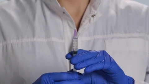 Close-up: Syringe ready for injection biotechnology and herd immunity building Stock-Footage 336586906