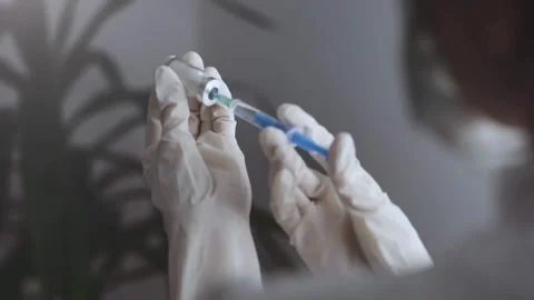 Close-up: Syringe ready for injection biotechnology and herd immunity building Stock-Footage 336587094
