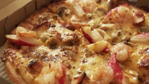 Close up taking pizza slice with onion olive tomato hot melted cheese is Video stock 336586795