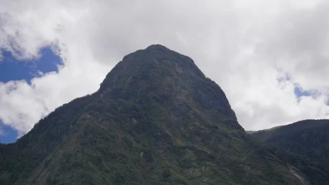Close up of tall mountain above Doubtful Sounds Видео 327764075