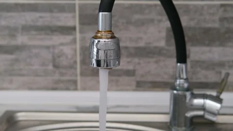 Close-up of tap water in the kitchen Video stock 285474135