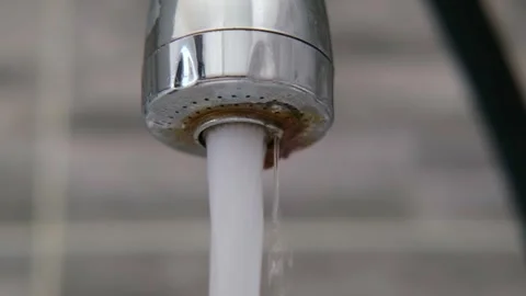Close-up of tap water in the kitchen Video stock 286970350
