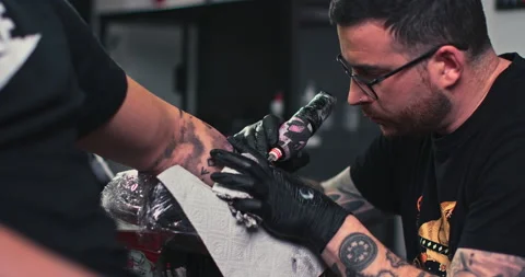 Close up tattoo artist shows the process of getting tattoos with paint. Stock Footage 236326583