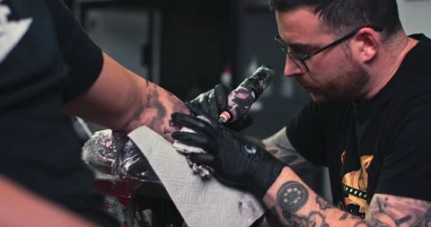 Close up tattoo artist shows the process of getting tattoos with paint. Stock Footage 236326599