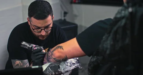 Close up tattoo artist shows the process of getting tattoos with paint. Stock Footage 236326632