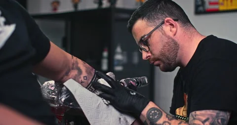 Close up tattoo artist shows the process of getting tattoos with paint. Stock Footage 236327094