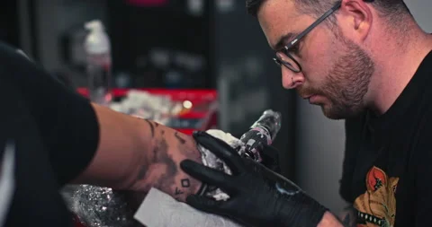 Close up tattoo artist shows the process of getting tattoos with paint. Stock Footage 236329309