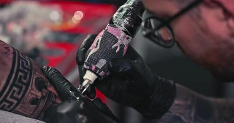 Close up tattoo artist shows the process of getting tattoos with paint. Stock Footage 236330941