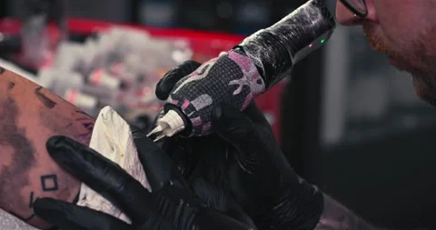 Close up tattoo artist shows the process of getting tattoos with paint. Stock Footage 236331000