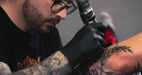 Close up tattoo artist shows the process of getting tattoos with paint. Stock Footage 236332573
