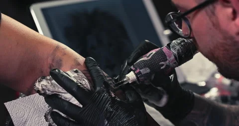 Close up tattoo artist shows the process of getting tattoos with paint. Stock Footage 236332709