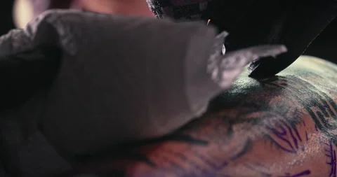Close up tattoo artist shows the process of getting tattoos with paint. Stock Footage 236333731