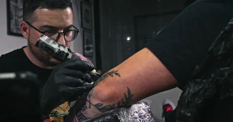 Close up tattoo artist shows the process of getting tattoos with paint. Stock Footage 236334084