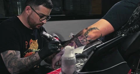 Close up tattoo artist shows the process of getting tattoos with paint. Stock Footage 236334129