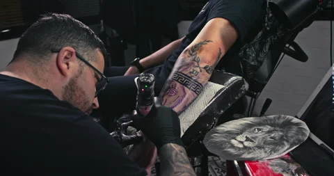 Close up tattoo artist shows the process of getting tattoos with paint. Stock Footage 236334459