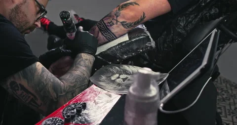 Close up tattoo artist shows the process of getting tattoos with paint. Stock Footage 236334649