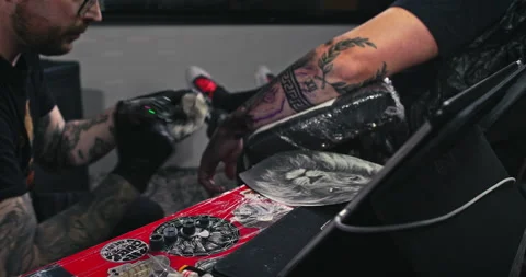 Close up tattoo artist shows the process of getting tattoos with paint. Stock Footage 236334993