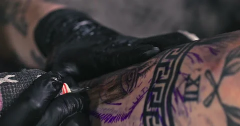 Close up tattoo artist shows the process of getting tattoos with paint. Stock Footage 236335620