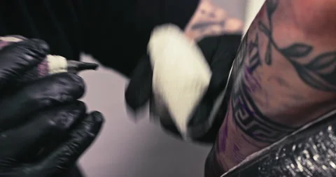 Close up tattoo artist shows the process of getting tattoos with paint. Stock Footage 236337180