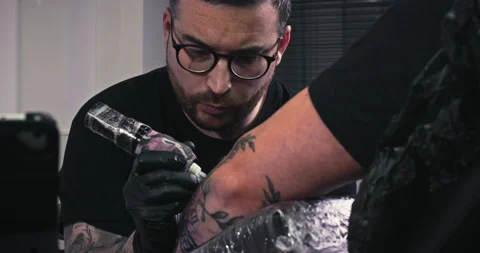 Close up tattoo artist shows the process of getting tattoos with paint. Stock Footage 236338626