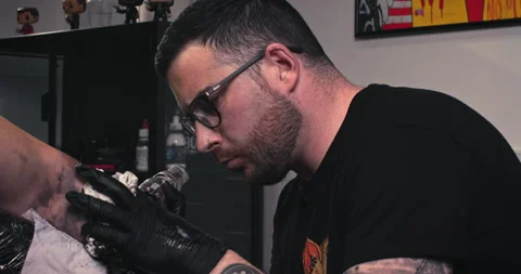 Close up tattoo artist shows the process of getting tattoos with paint. Stock Footage 236338731