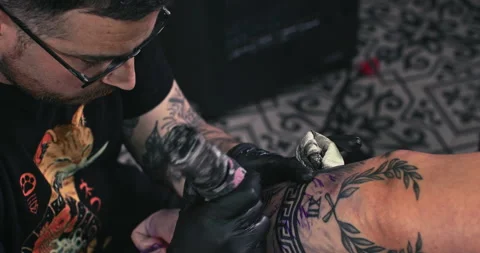 Close up tattoo artist shows the process of getting tattoos with paint. Stock Footage 236348520