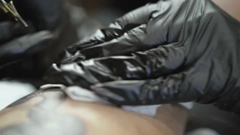 Close-up. tattoo master makes a snake tattoo on the wrist. tattoo parlor. tat Stock Footage 139084987