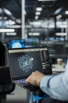 Close up of technician in data center using AI LLM assistant on laptop Stockfoto's