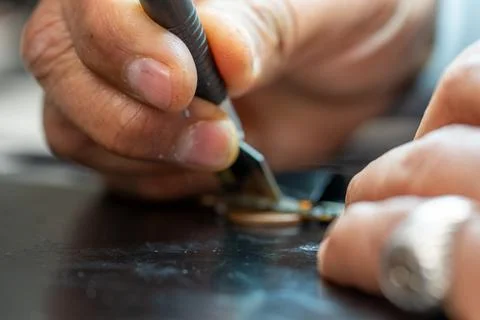 Close-up of technician repairing computer connector using precision tools i.. Foto stock