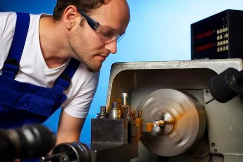 Close-up of technician working on lathe machine Foto stock