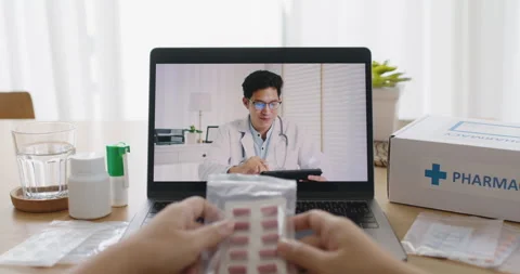Close-up telehealth consult platform with Rx pill drug on table. 스톡 동영상 197915744