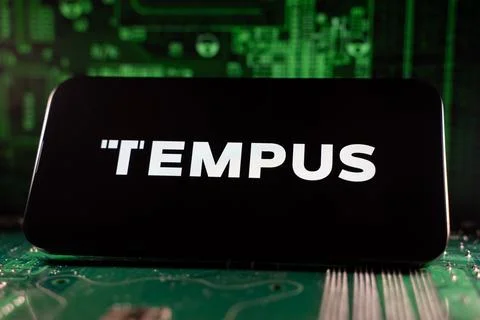 Close up of Tempus logo on device with circuit board background. Toronto, Canada Foto stock